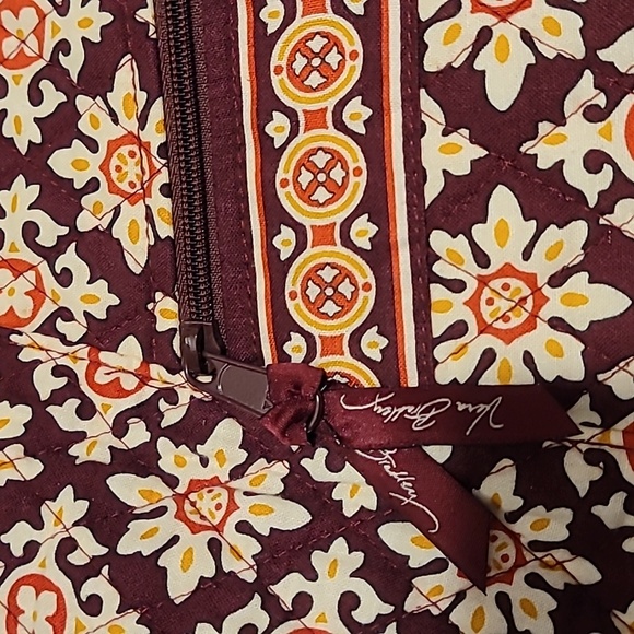 EUC, Retired Vera Bradley Burgandy Medallion Hobo Med Handbag - Picture 6 of 8